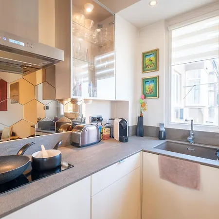 Tranquil Place In The Middle Of Downtown 2br *