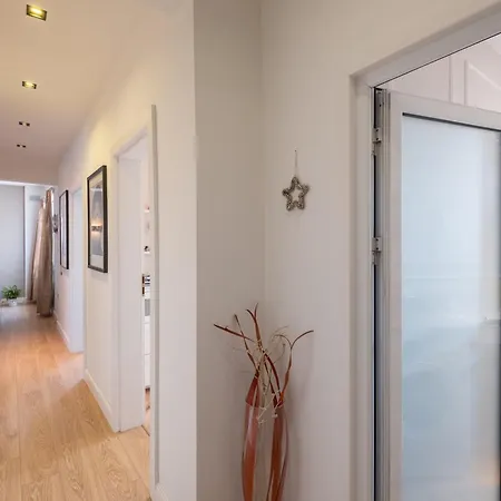 Tranquil Place In The Middle Of Downtown 2br *