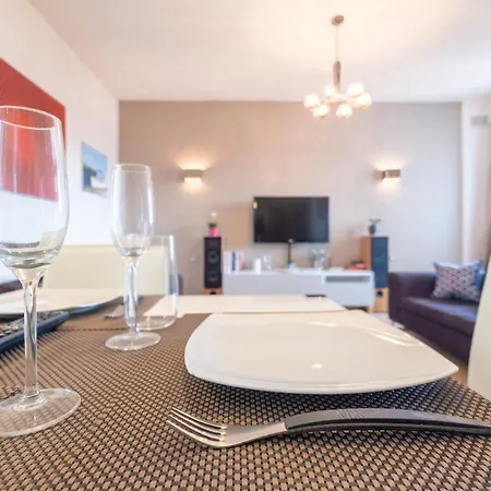 Tranquil Place In The Middle Of Downtown 2br *