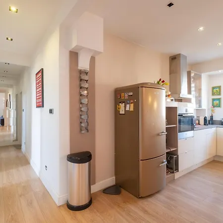 Tranquil Place In The Middle Of Downtown 2br *