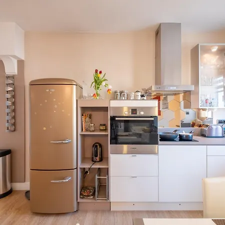 Tranquil Place In The Middle Of Downtown 2br *